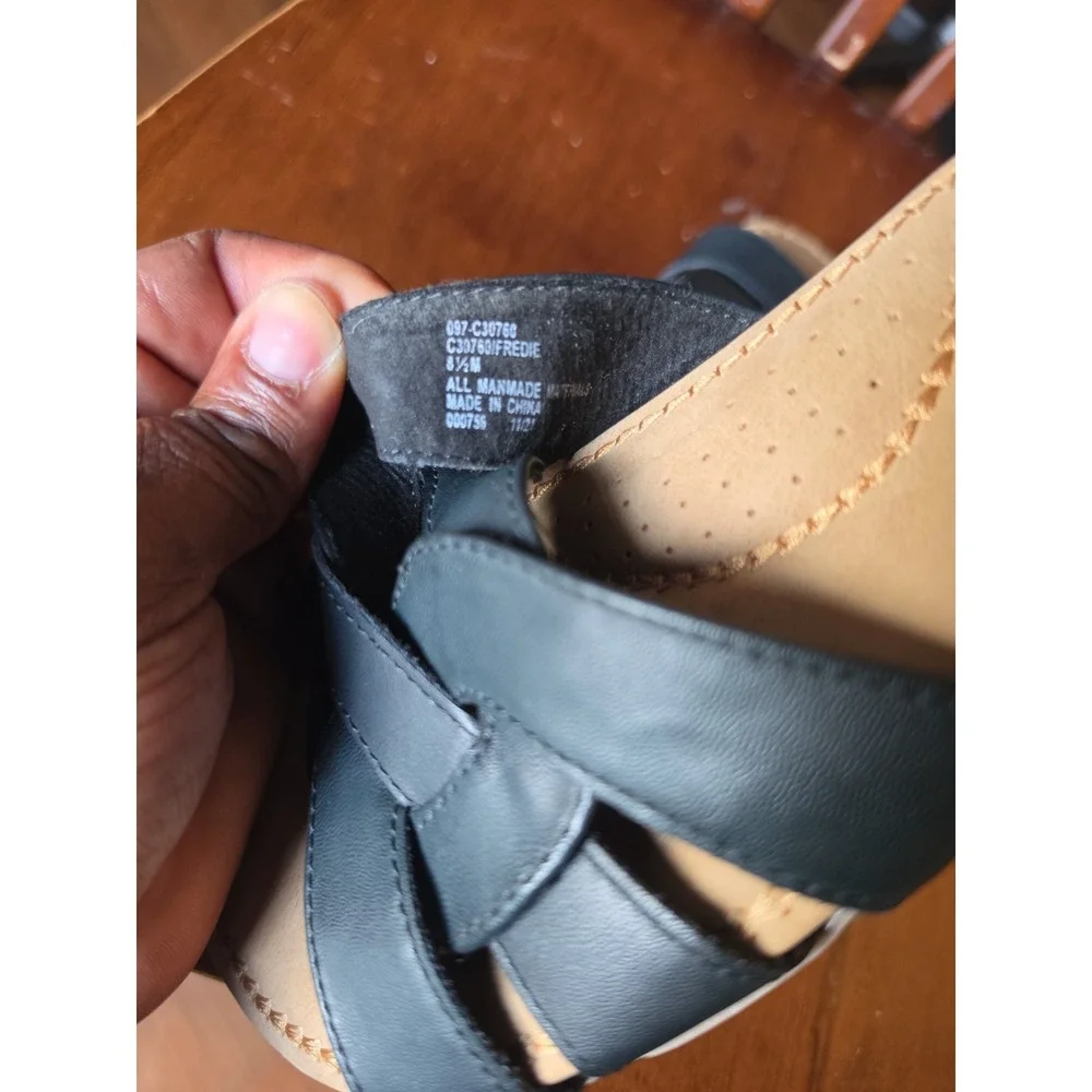 Cliffs White Mountain Black Leather Slide Sandals Size 8.5